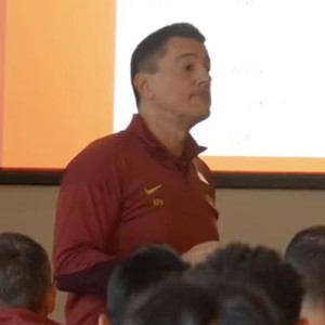 东体：安东尼奥训练前训话6分半，甚至亲自示范脚下动作