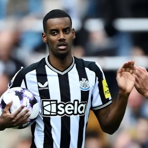 伊萨克转会利物浦，伯恩坦然送祝福，与球迷激烈情绪截然相反